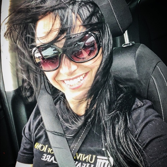 Meet your Posher, Mindy - Picture 2 of 3